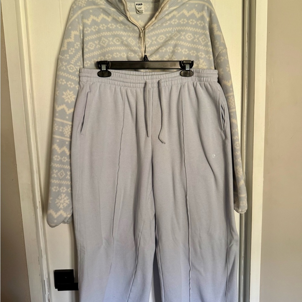 Women’s Sweatsuit Outfit